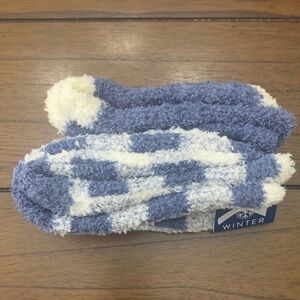 🔥 2/$8.50 Cozy Blue and White Winter Socks